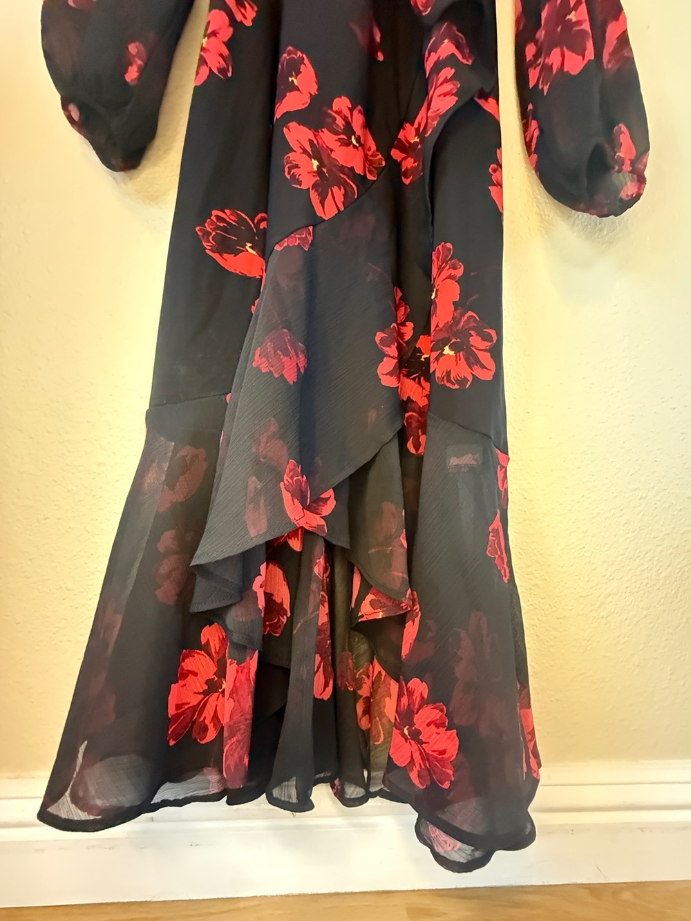 Tommy Hilfiger - Chiffon Black and Red Floral Print Midi Montreux Dress, Size 10 - Picture 6 of 16